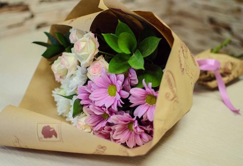 Букет цветов из: Розы и Хризантемы в Краснокаменске Забайкальского края