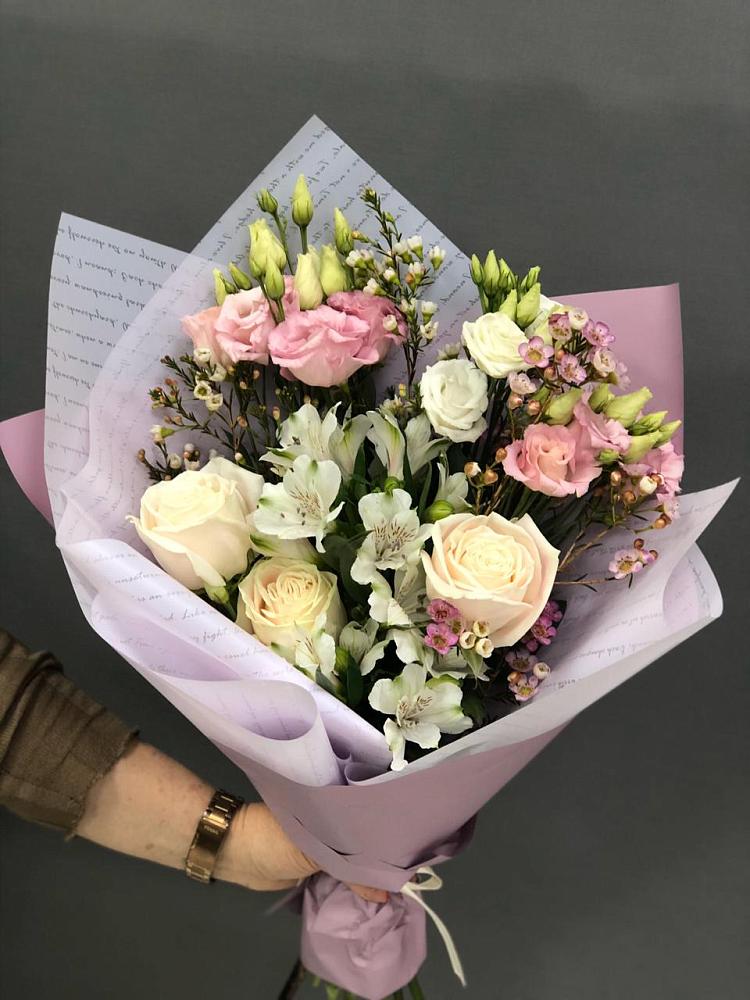 Букет цветов из: Альстромерии, Розы и Лизиантусы в Краснокаменске Забайкальского края