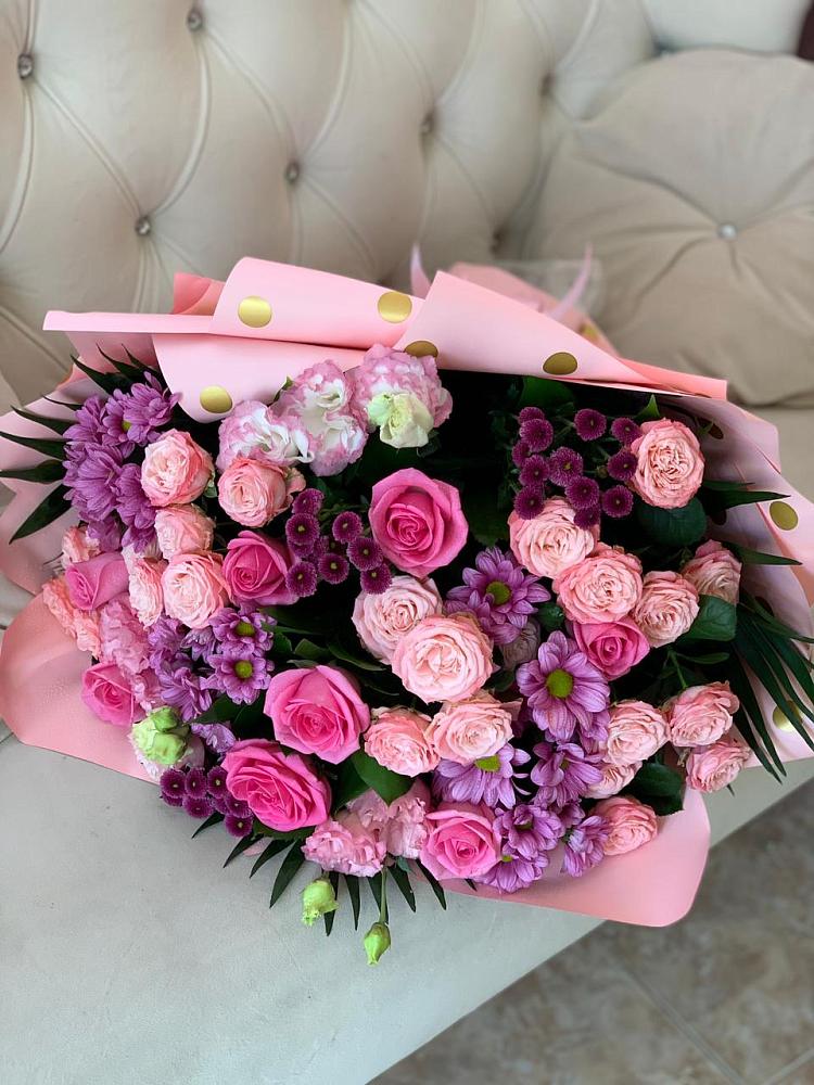 Букет цветов из: Хризантемы, Розы и Лизиантусы в Краснокаменске Забайкальского края