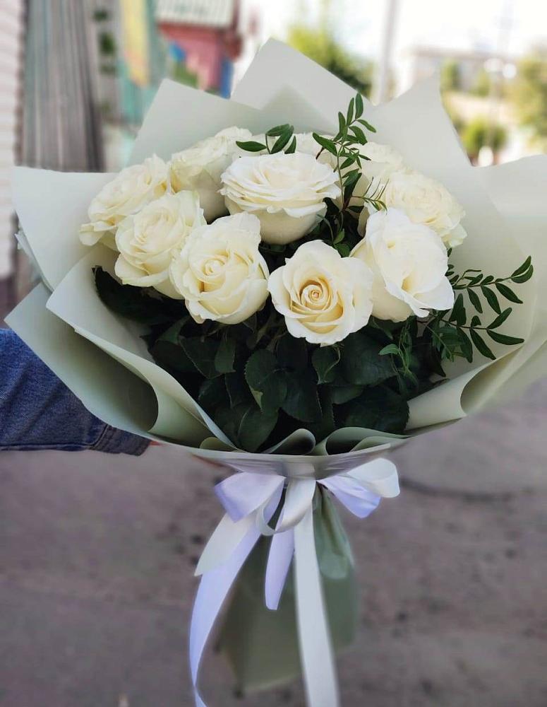 Букет Белые розы Проуд в Краснокаменске Забайкальского края