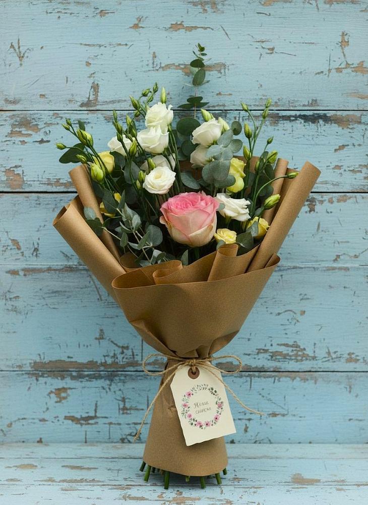 Букет цветов из: Розы и Лизиантусы в Краснокаменске Забайкальского края