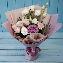 Букет цветов из:  Розы и Лизиантусы в Краснокаменске Забайкальского края