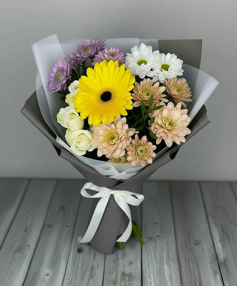 Букет цветов из: Розы, Герберы и Хризантемы в Краснокаменске Забайкальского края