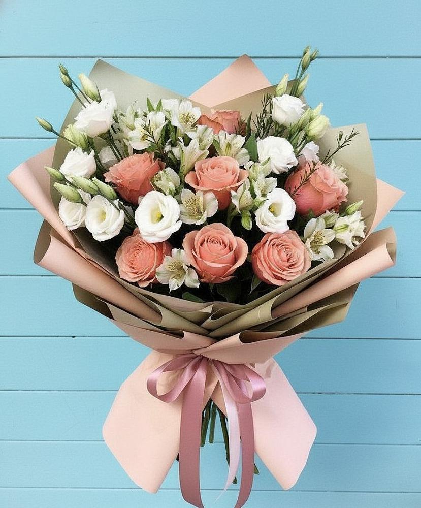 Букет цветов из: Розы, Альстромерии и Лизиантусы в Краснокаменске Забайкальского края