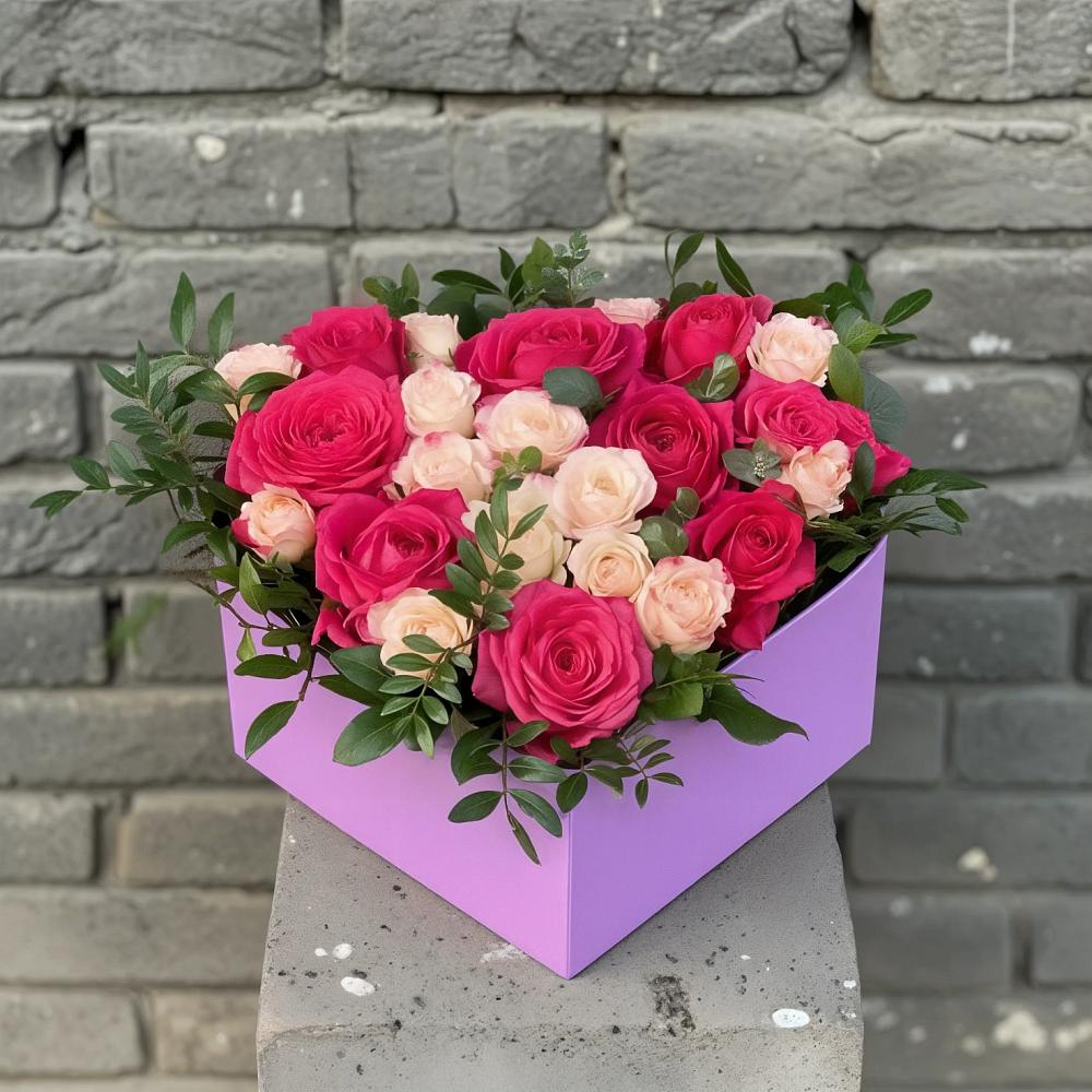 Цветочная композиция из Розы в коробке в Краснокаменске Забайкальского края