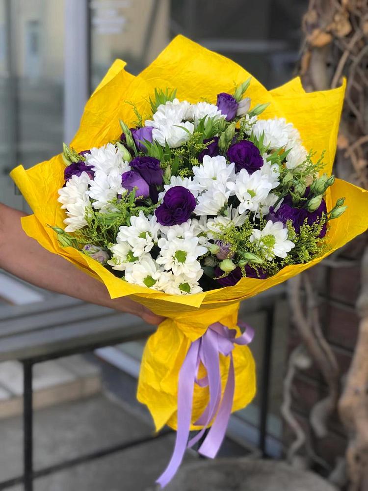 Букет цветов из: Ирисы, Хризантемы и Ромашки в Краснокаменске Забайкальского края
