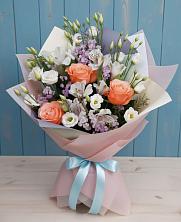 Букет цветов из:  Лизиантусы, Розы, Альстромерии и Гипсофила в Краснокаменске Забайкальского края