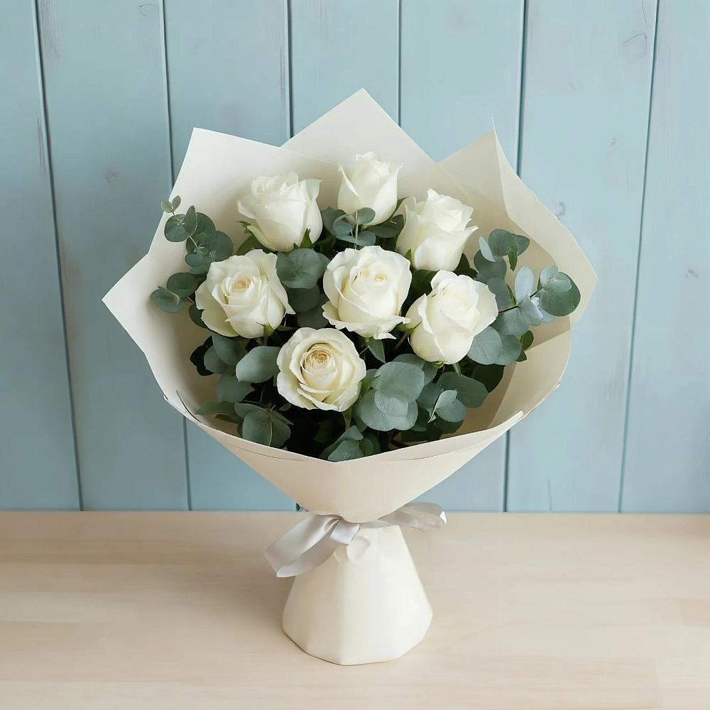 Букет Белые розы в Эвкалипте в Краснокаменске Забайкальского края