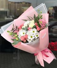 Букет цветов из:  Розы, Лизиантусы и Хризантемы в Краснокаменске Забайкальского края