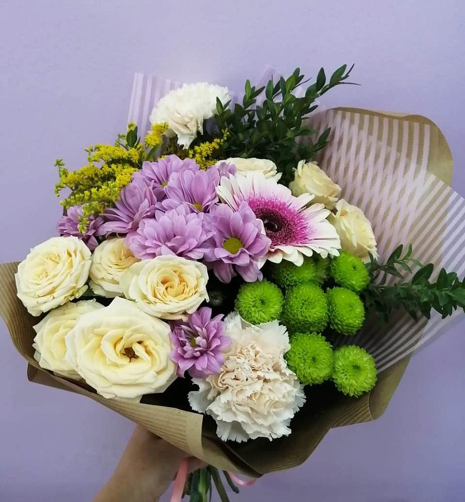 Букет цветов из: Хризантемы, Розы, Гвоздики и Герберы в Краснокаменске Забайкальского края