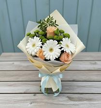Букет цветов из:  Герберы, Розы и Хризантемы в Краснокаменске Забайкальского края