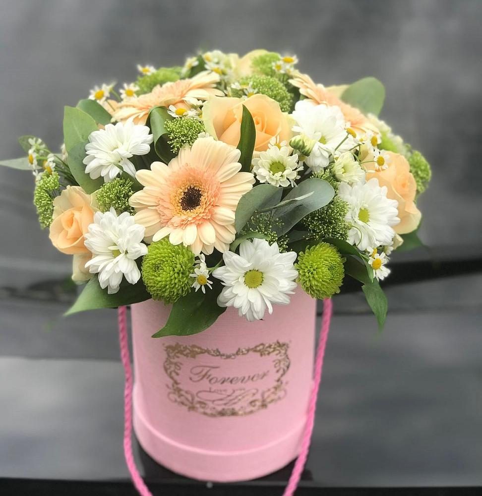 Цветочная композиция из Розы, Герберы и Хризантемы в шляпной коробке в Краснокаменске Забайкальского края