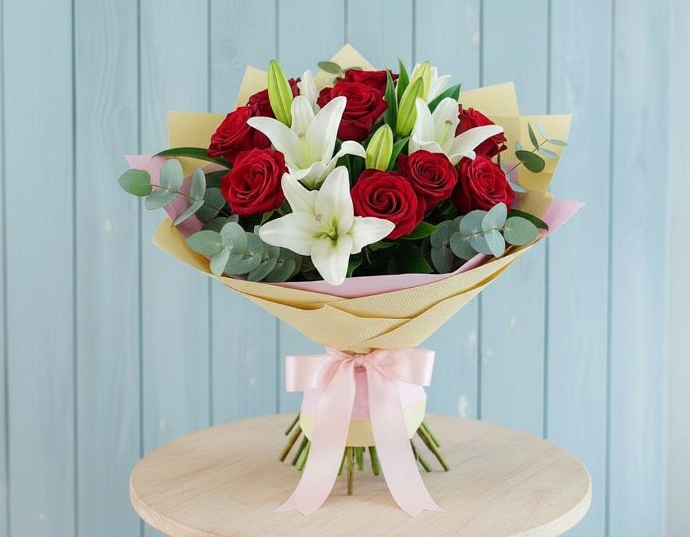 Букет цветов из: Лилии и Розы в Краснокаменске Забайкальского края
